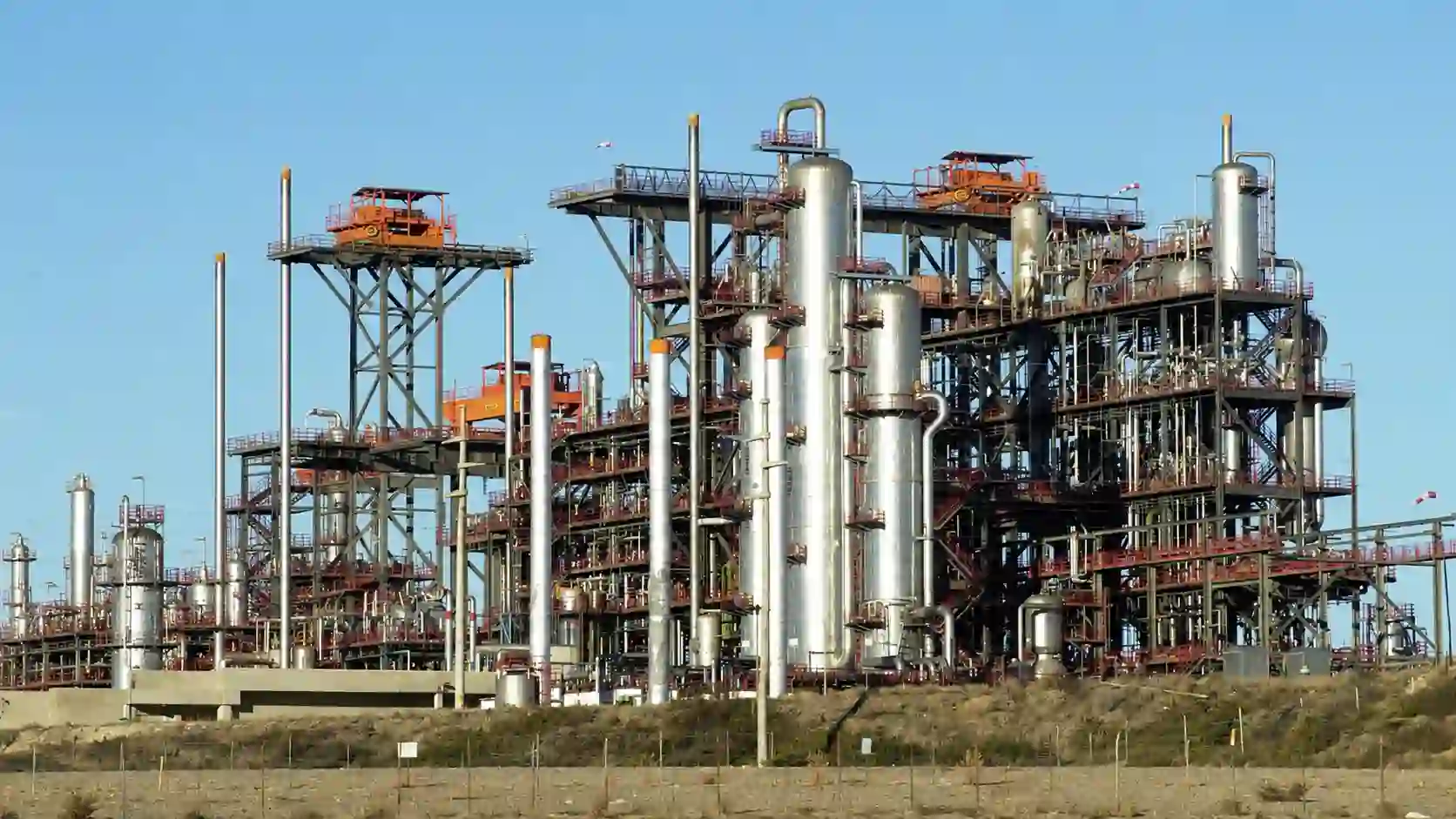 PIAP company insight Argentina heavy-water plant in Neuquén with Vaca Muerta gas and industrial export logic