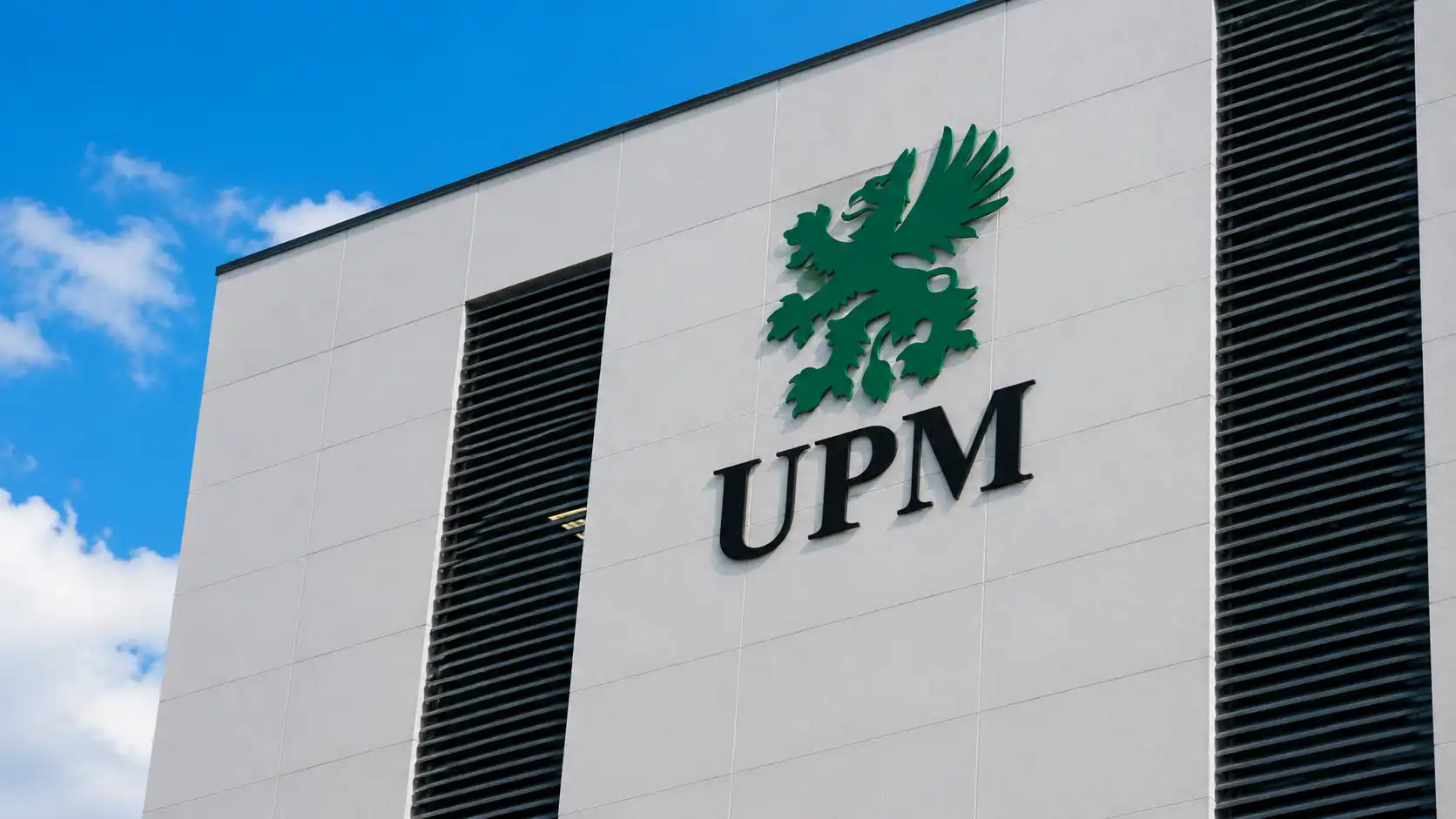 UPM Uruguay company insight covering pulp exports, Ferrocarril Central, port logistics, free zones and state-investor bargaining